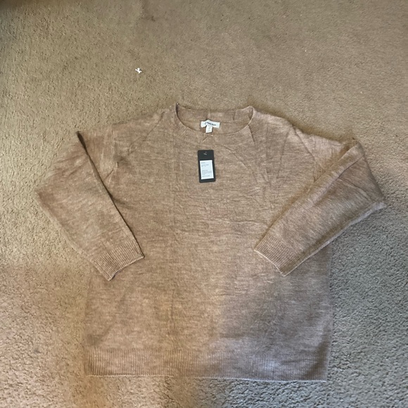 Classic sweater! Add it to your wardrobe as a core piece! - Picture 2 of 3